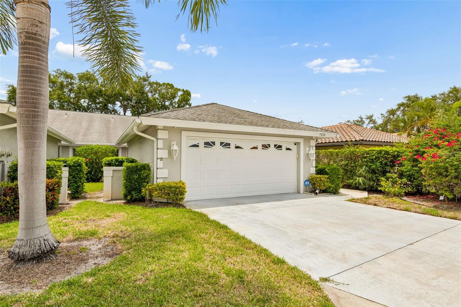 7656 PALM AIRE LN