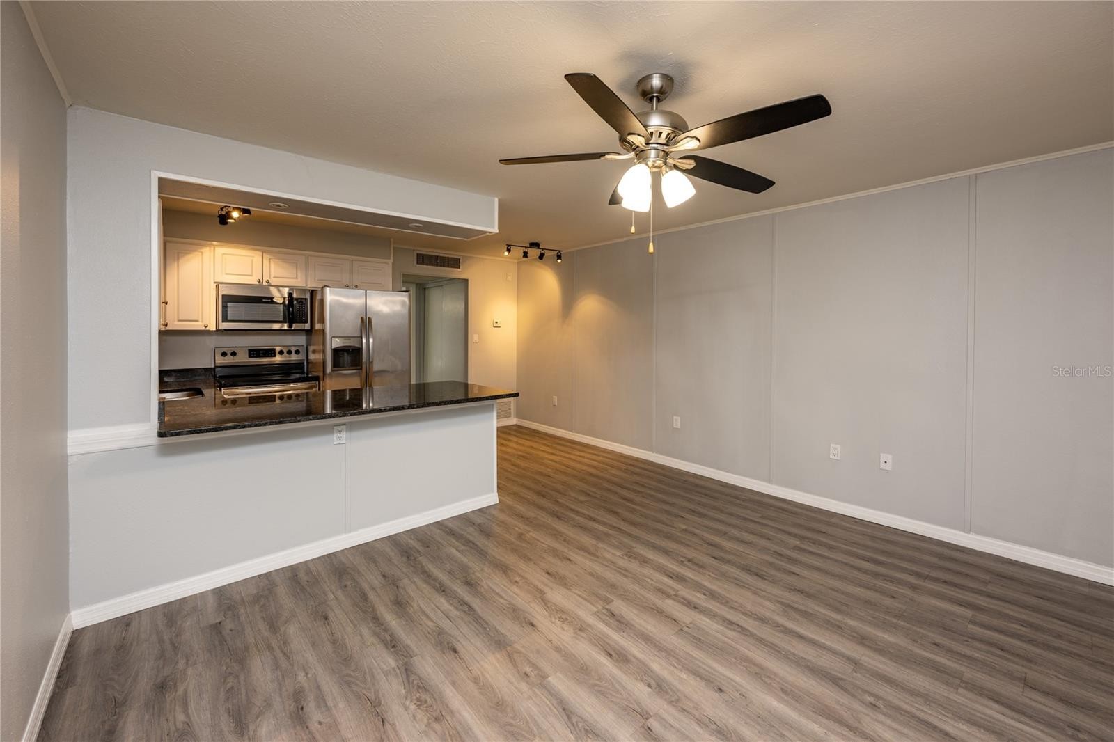 1872 PHILLIPPI SHORES DR #4B