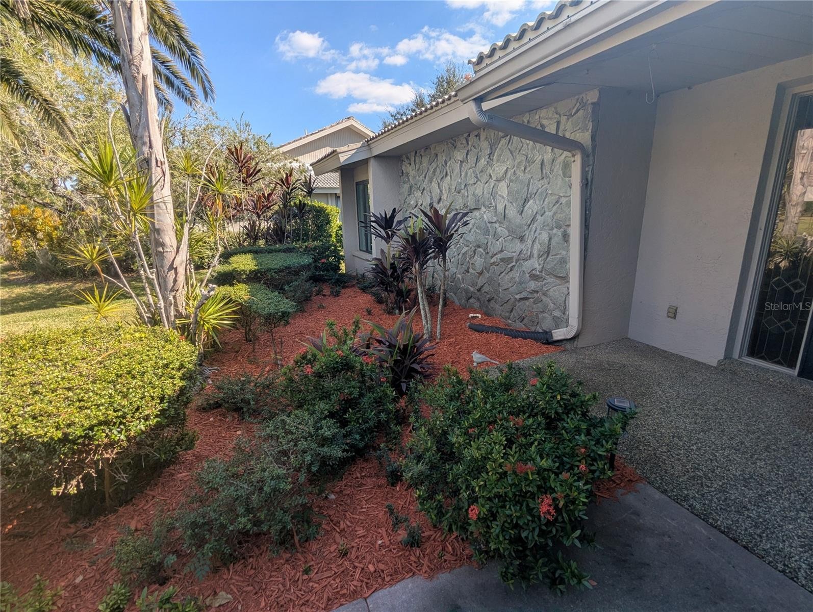 3890 WILSHIRE CIR #27