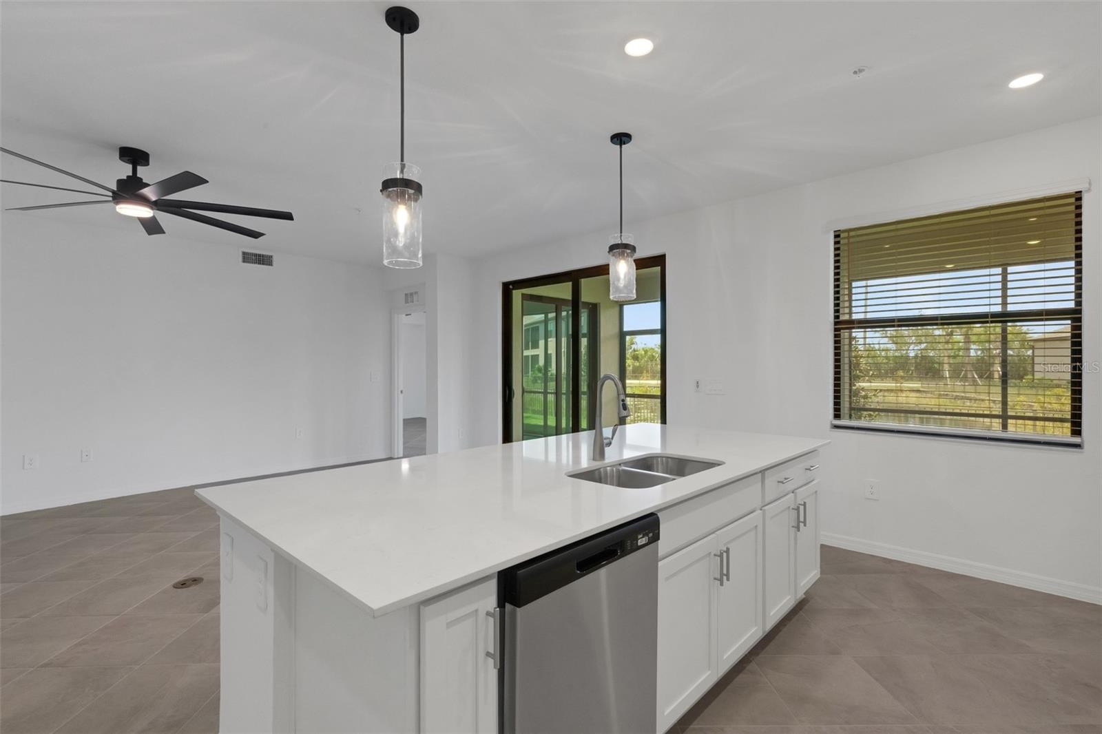 5624 SUMMIT POINTE CIR #104