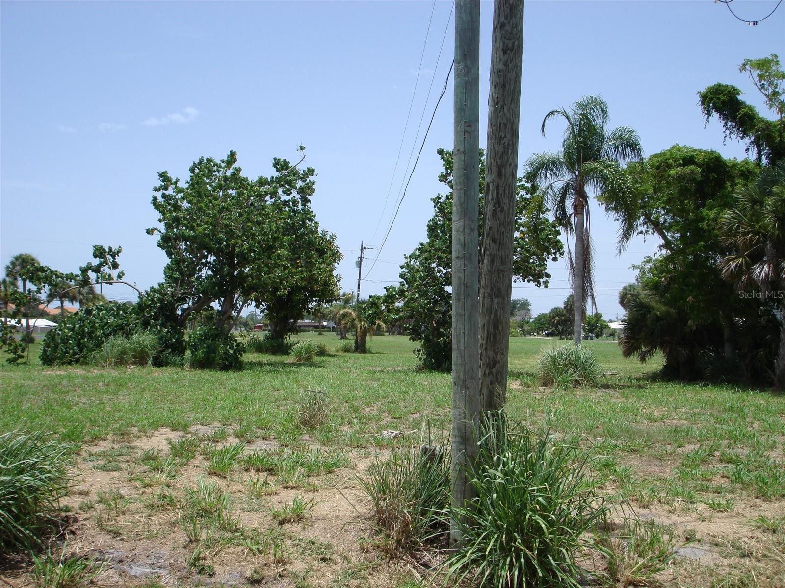 2301 S TAMIAMI TRL