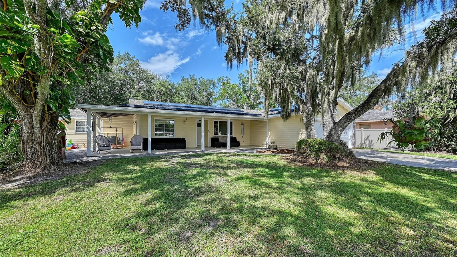 5107 WOODLAWN CIR W