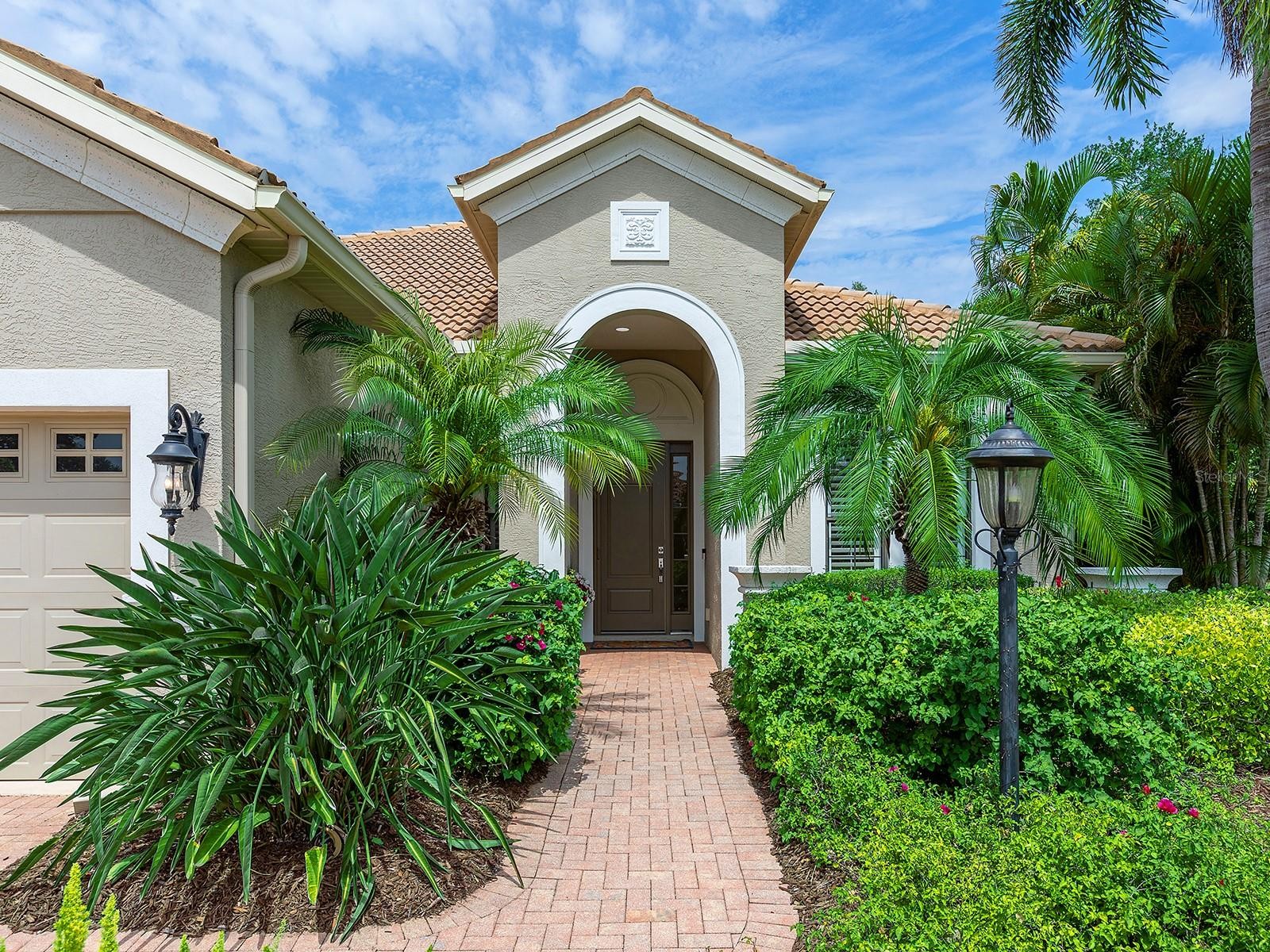 7210 LAKE FOREST GLN