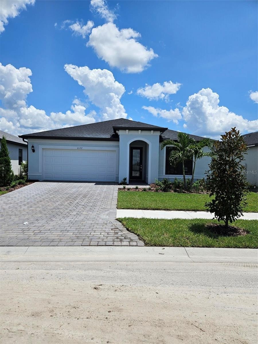 2177 LAURIFOLIA CT