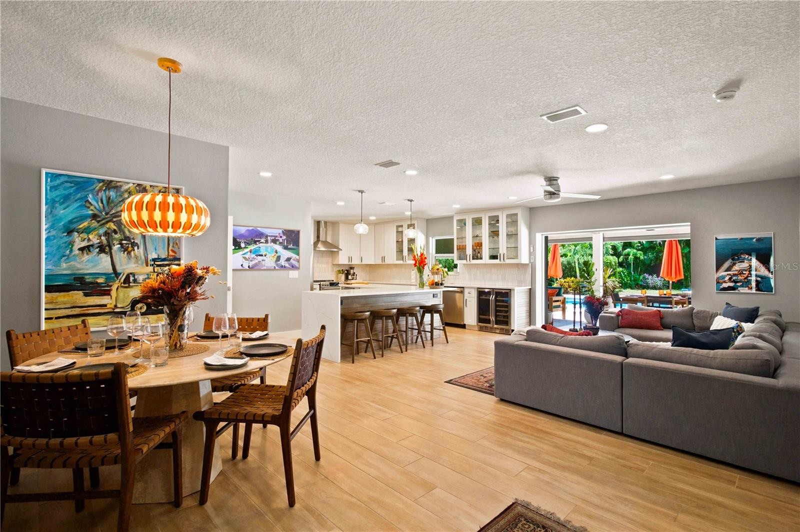 2410 SIESTA DR