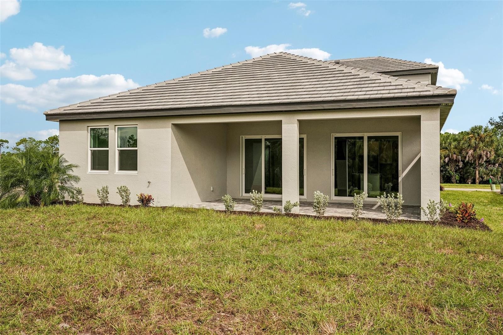 9706 CRYSTAL ISLES CIR