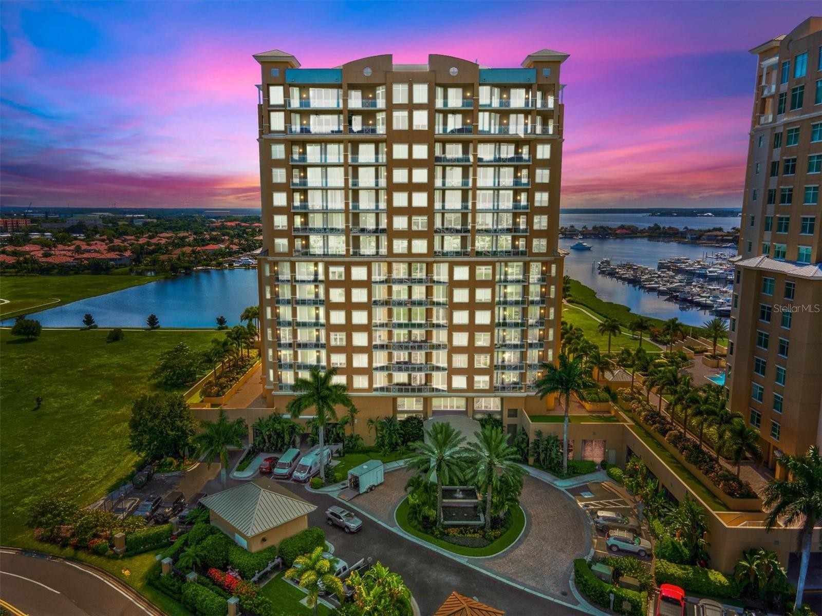 140 RIVIERA DUNES WAY #404