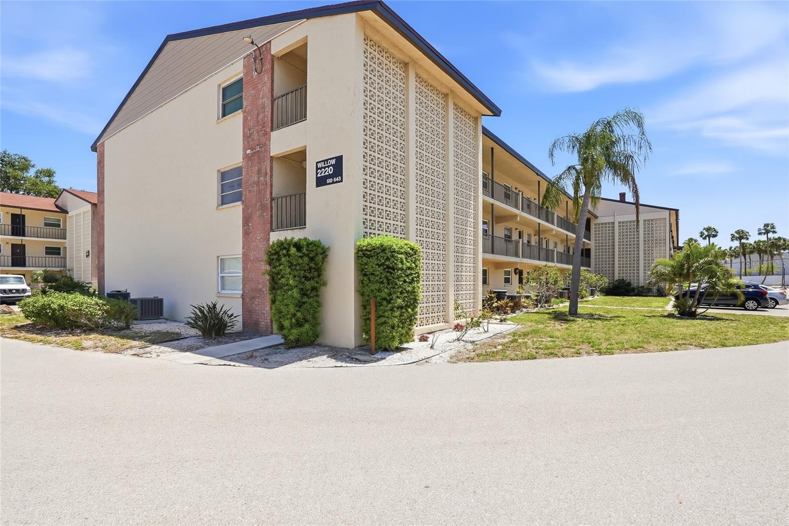 2220 STICKNEY POINT RD #520