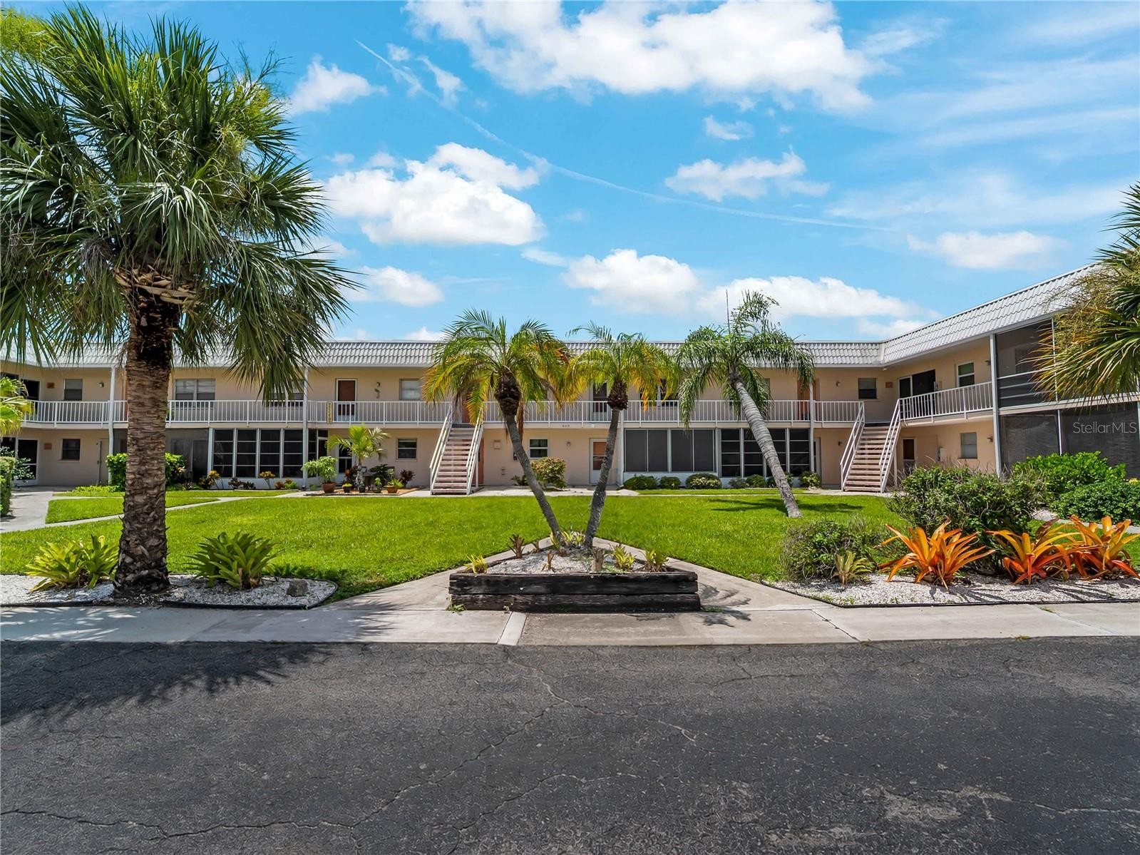 460 BASE AVE E #128