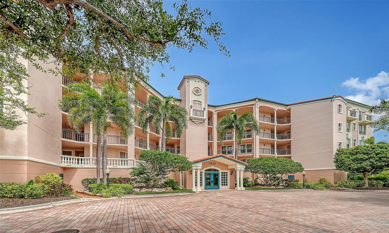 5420 EAGLES POINT CIR #206