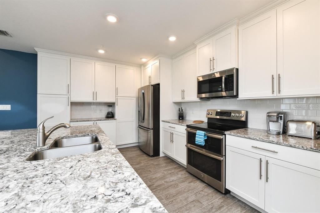 384 ARUBA CIR #201