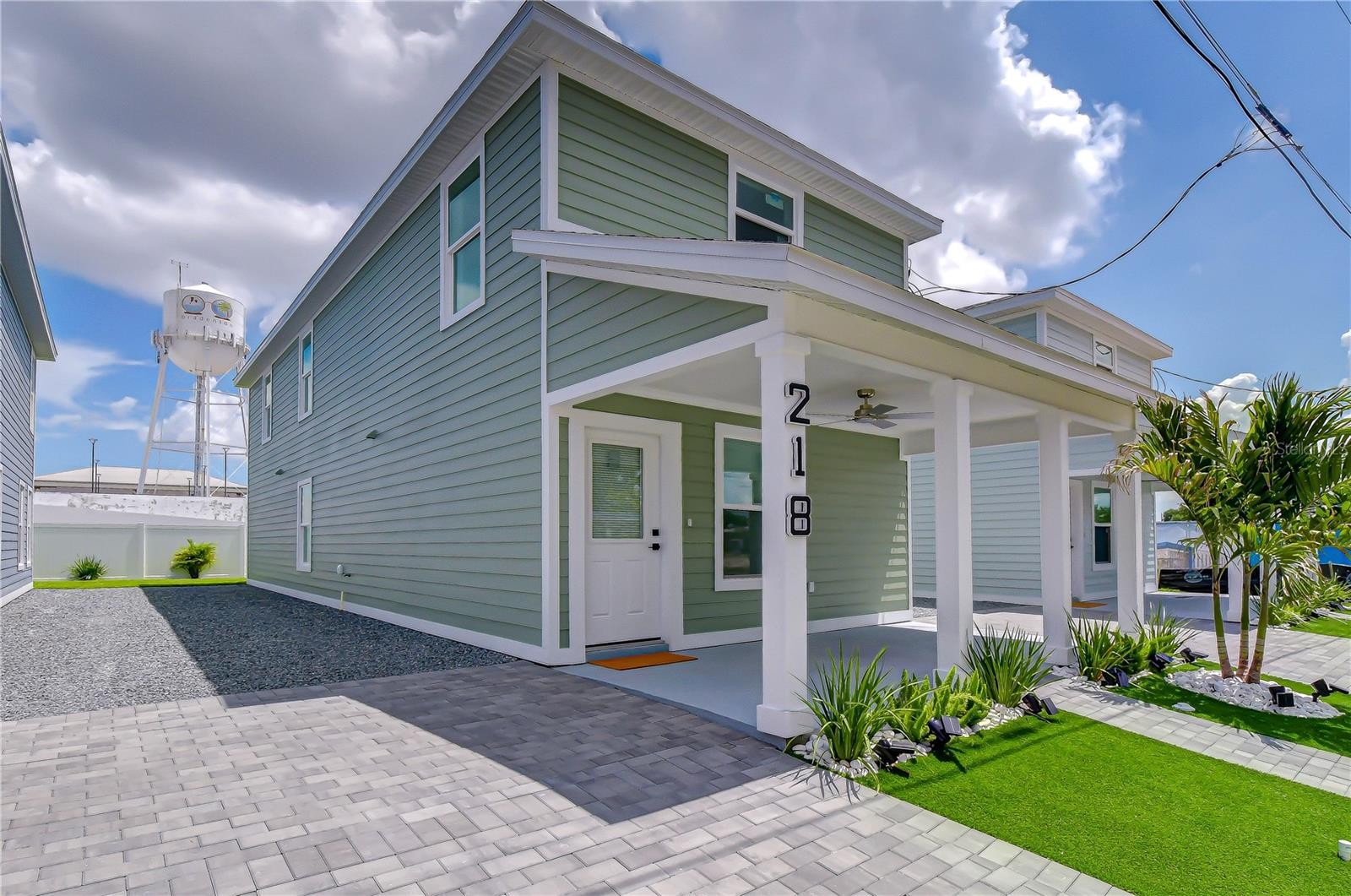 218 8TH AVENUE DR W