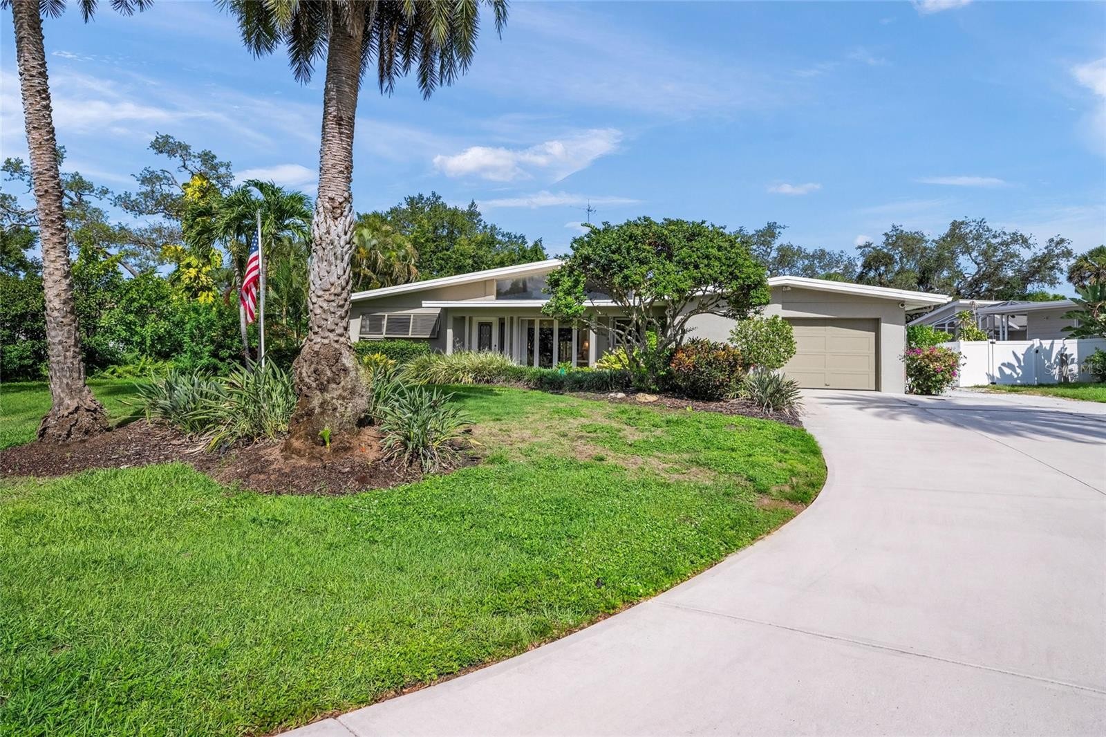 7616 COVE TER
