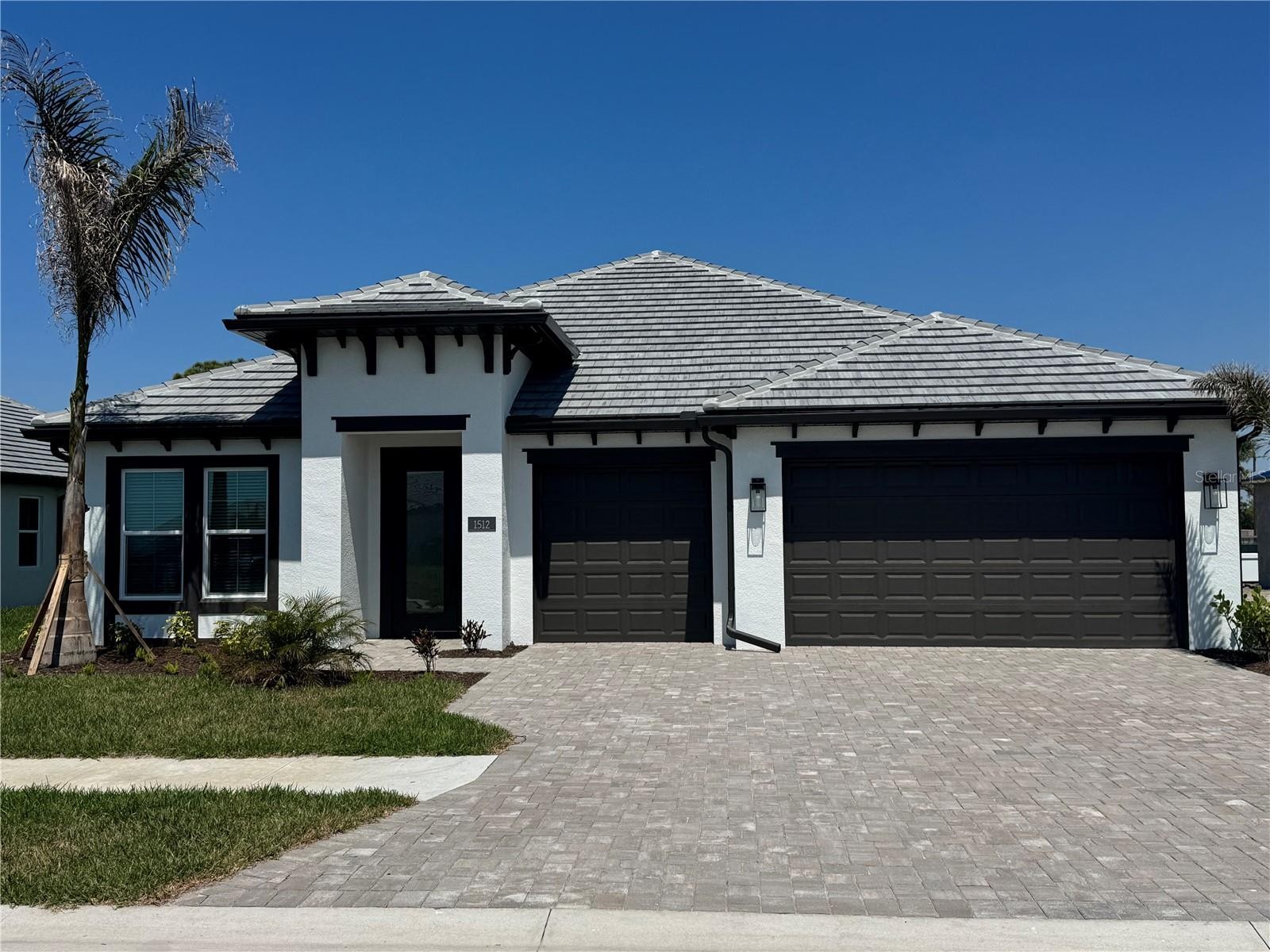 1512 LUGANO CIR