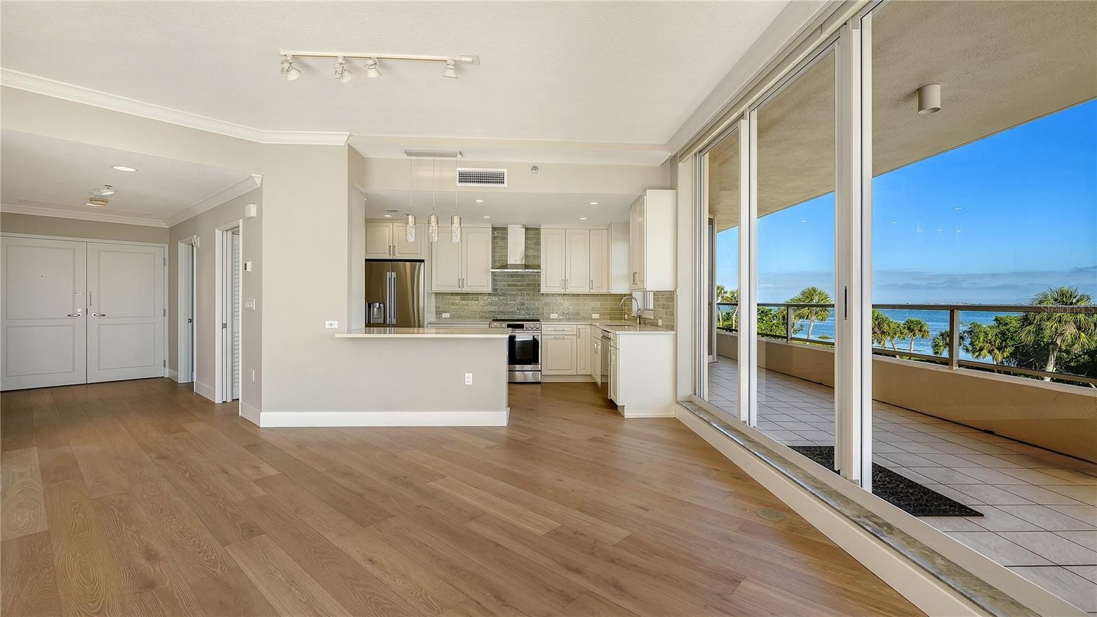 3080 GRAND BAY BLVD #516