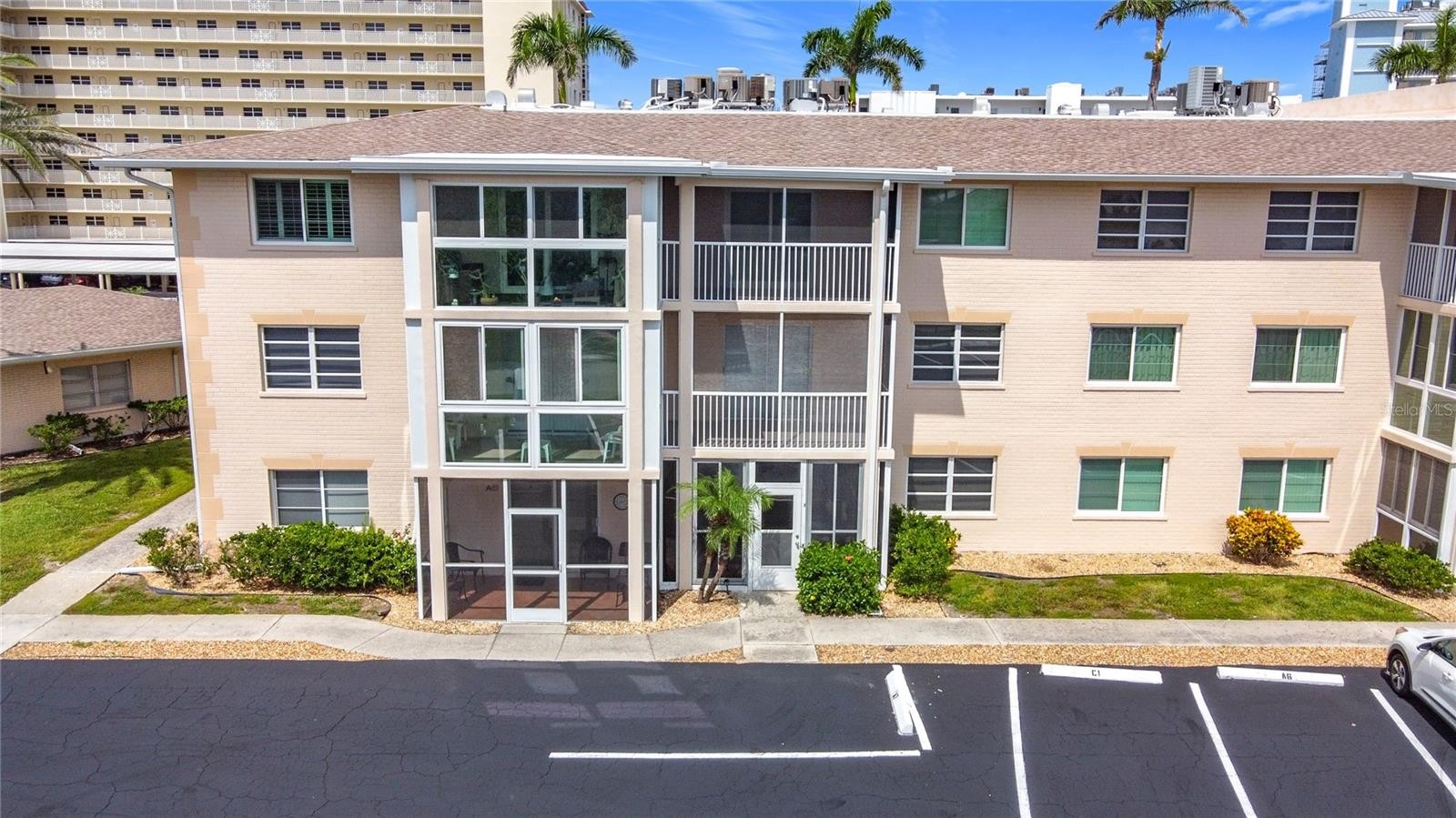 200 THE ESPLANADE N #B22