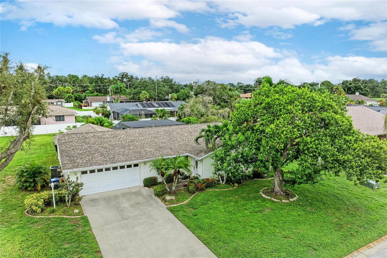 4723 PALM AIRE CIR