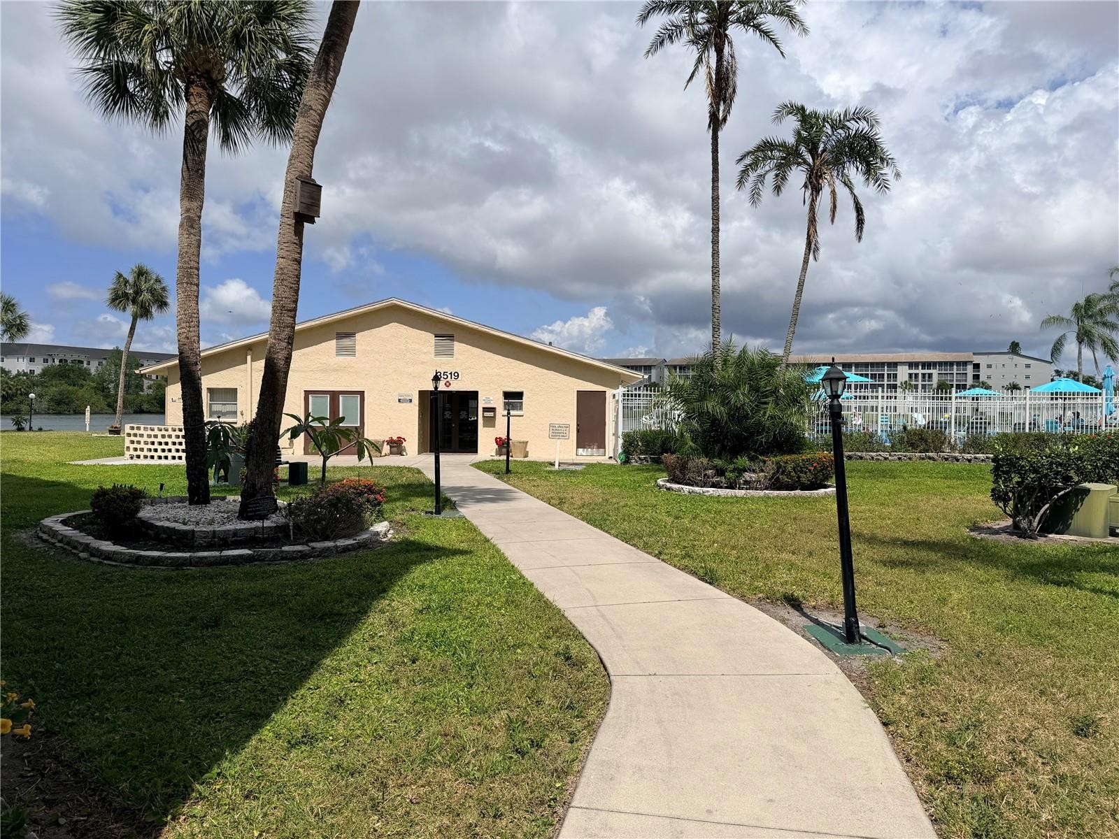 3621 LAKE BAYSHORE DR #J-403