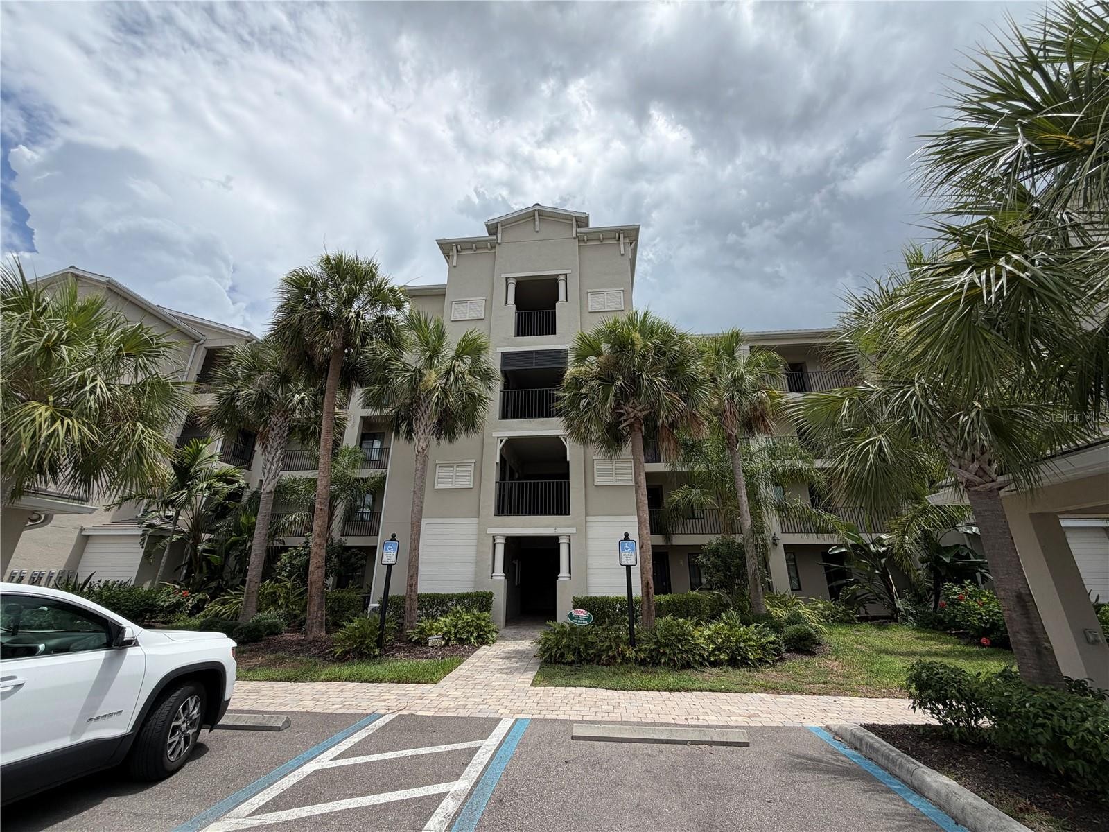 18008 GAWTHROP DR #302