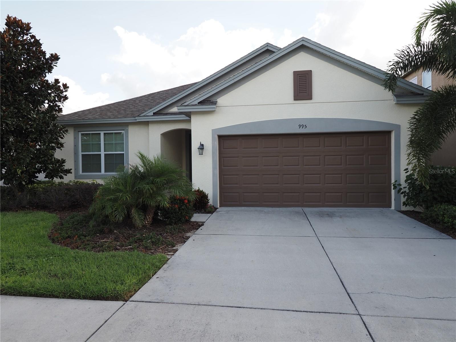 995 MOLLY CIR