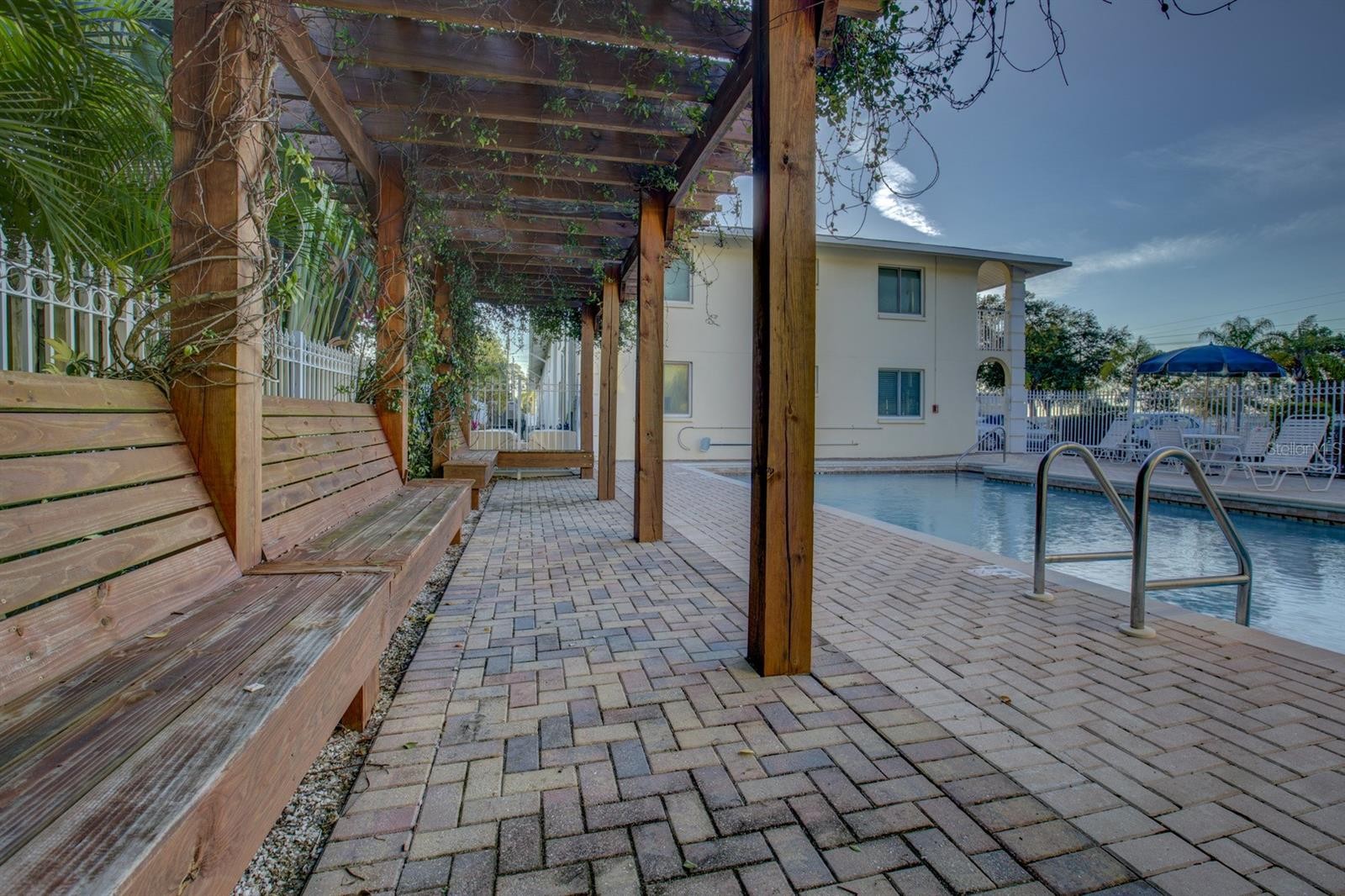 115 AIRPORT AVE E #19