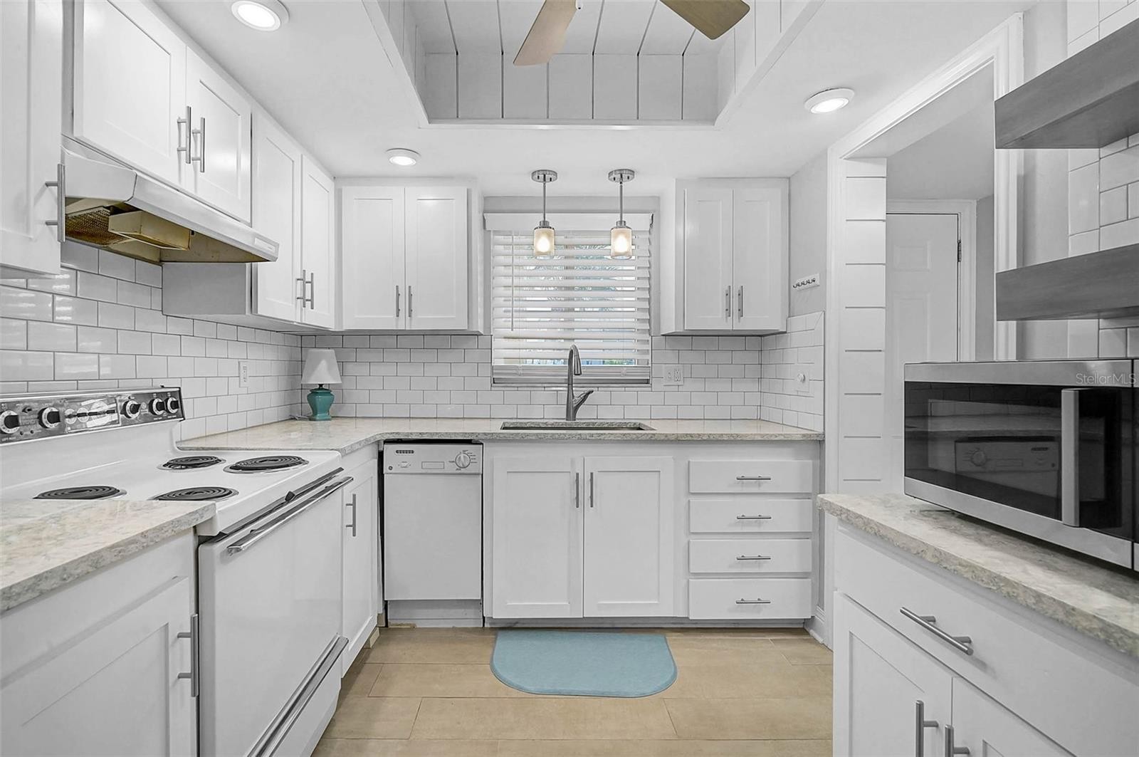 3585 LAKE BAYSHORE DR #J-301