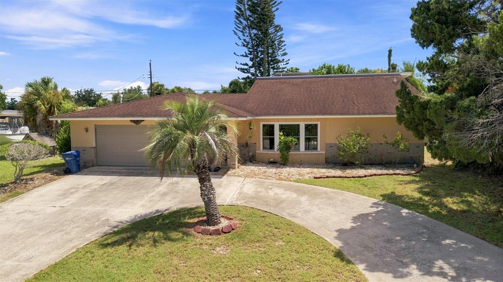 352 LAKE RD