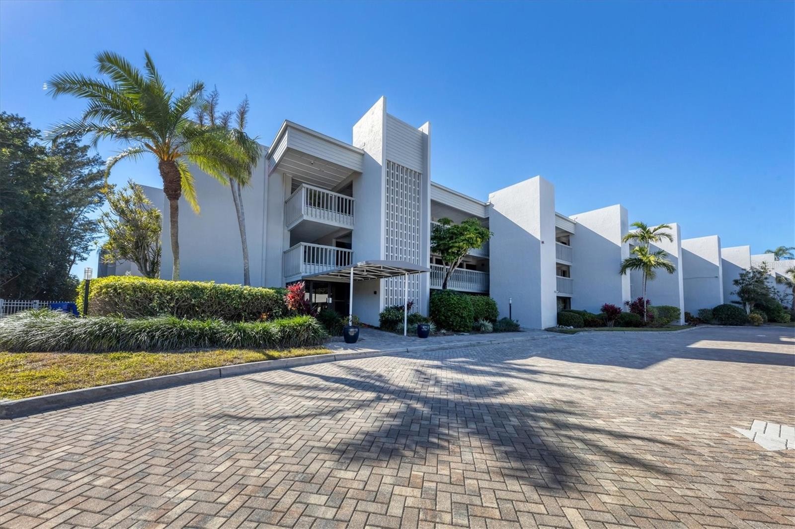 5757 GULF OF MEXICO DR #305