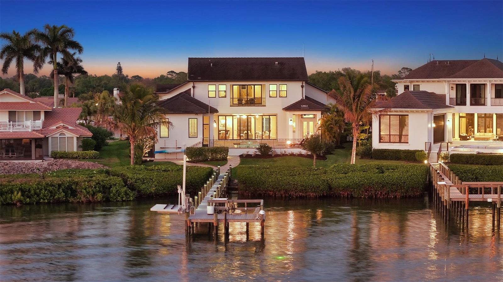 313 LOOKOUT POINT DR