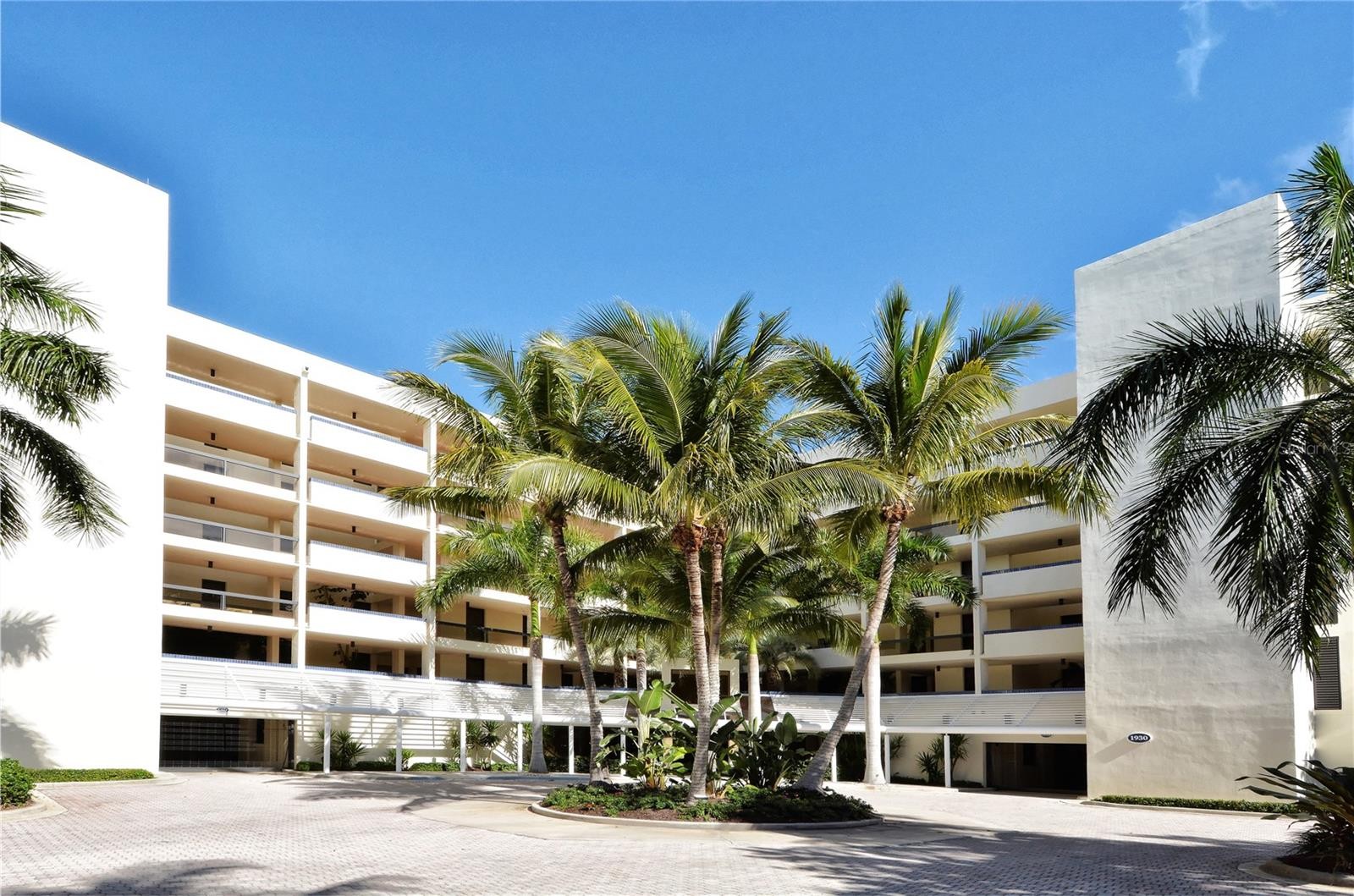 1930 HARBOURSIDE DR #122