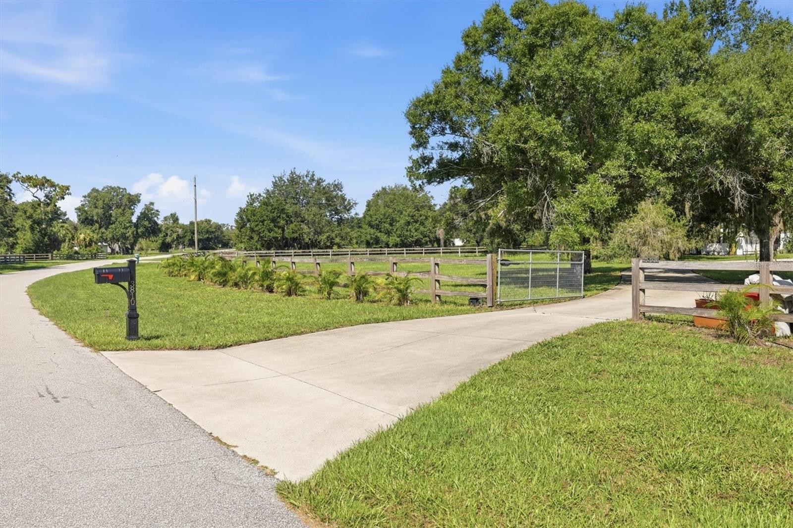 3810 HIDDEN RIVER RD