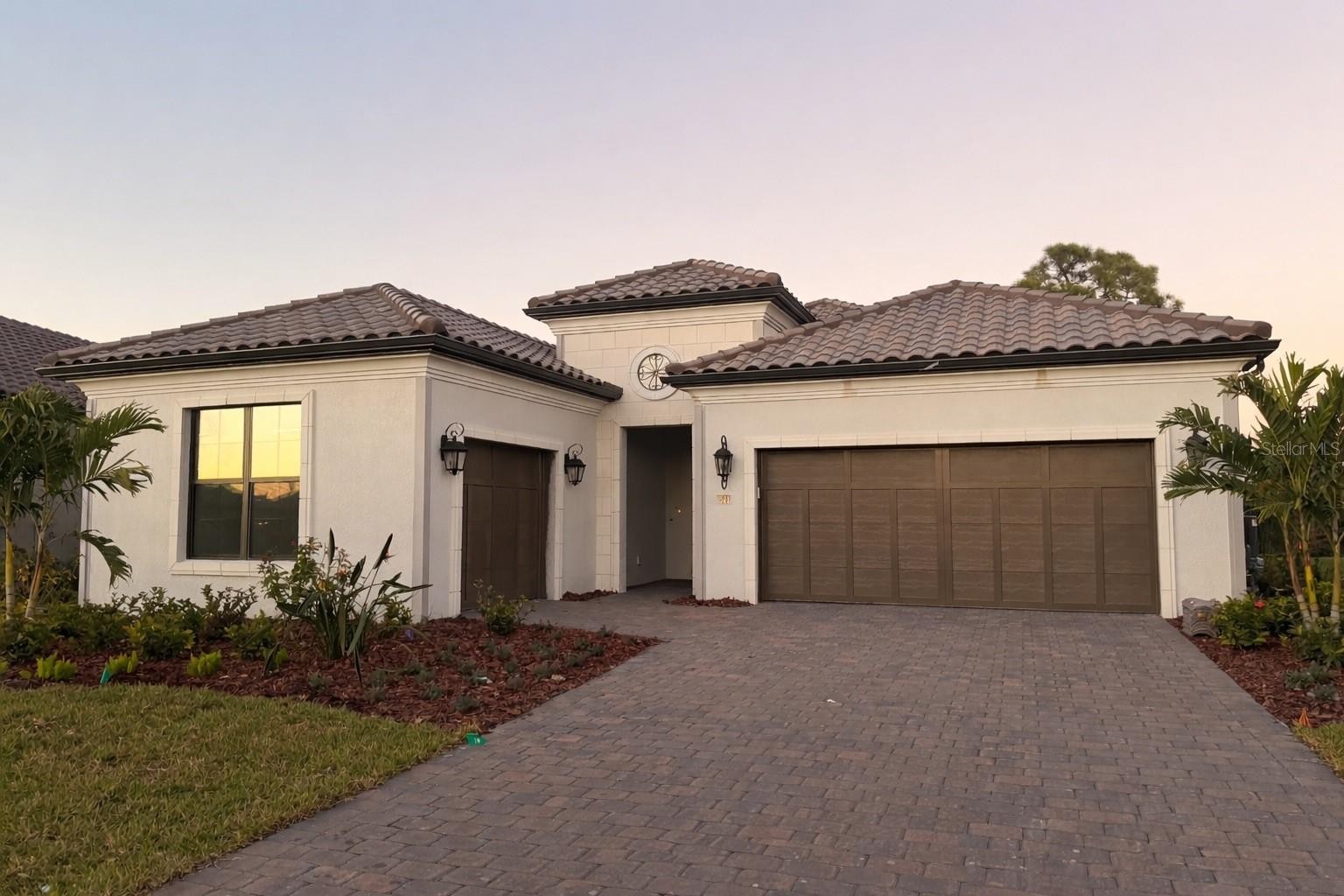 348 CORELLI DR