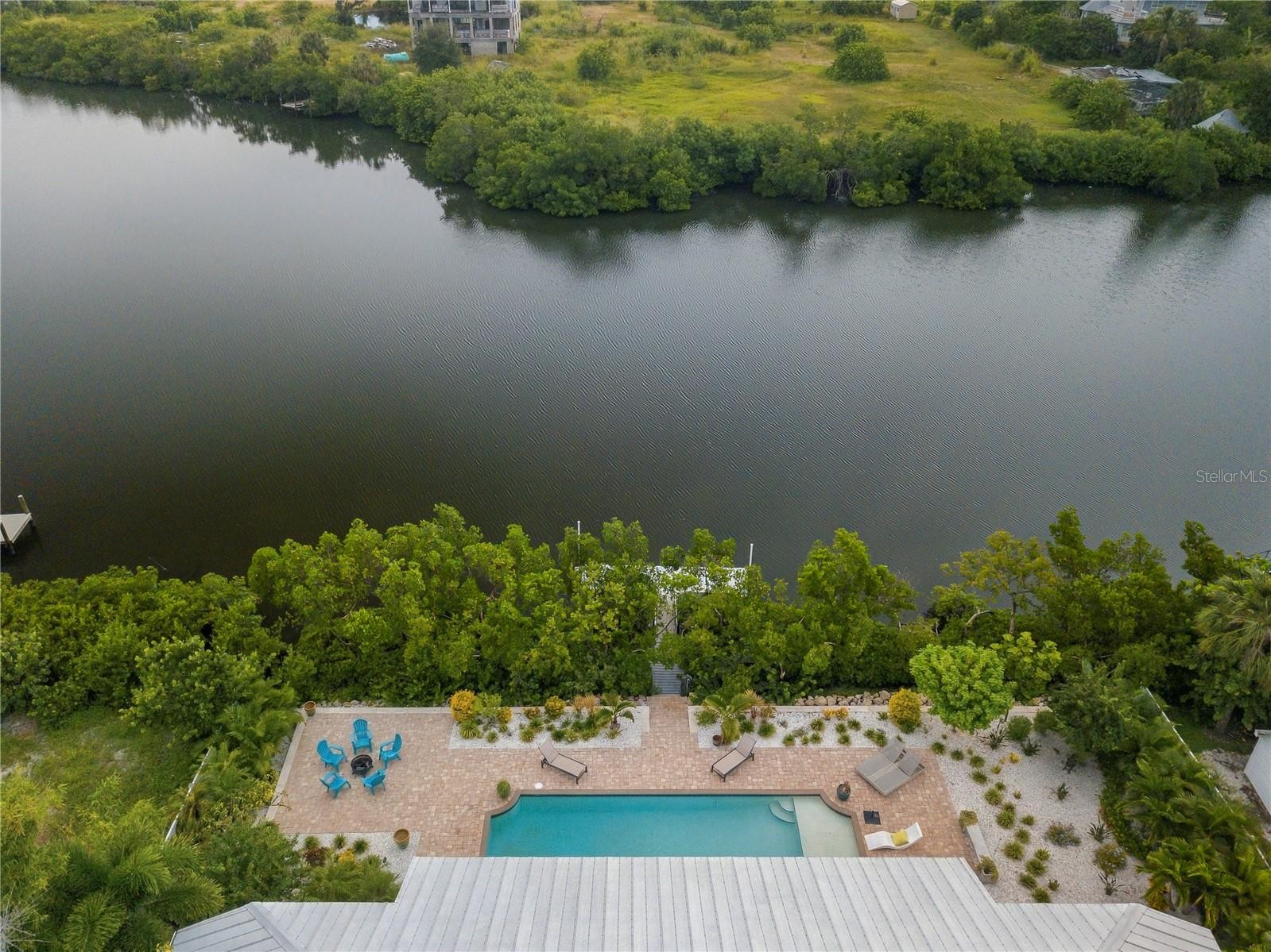 908 BAYSHORE DR