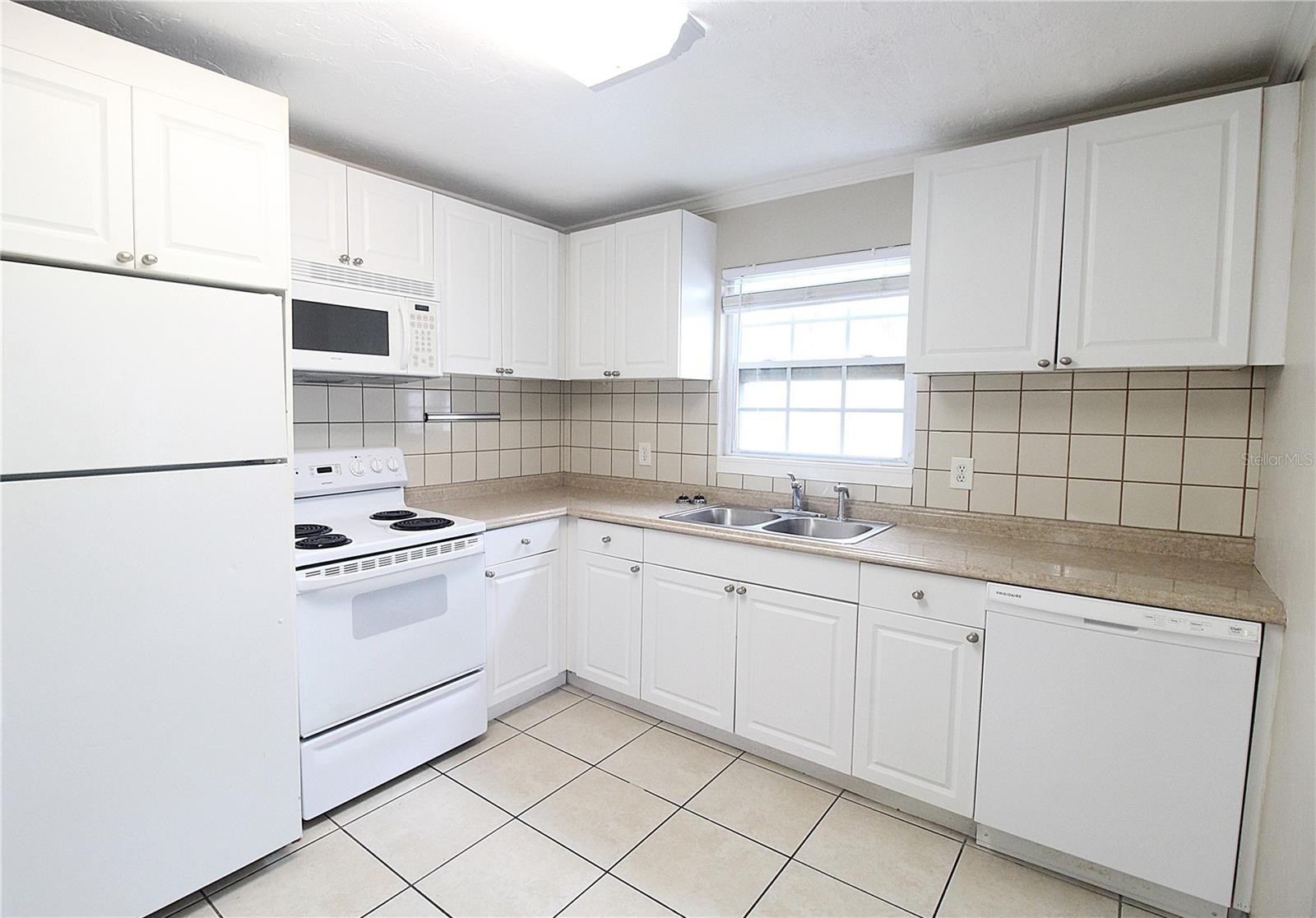 1638 REDWOOD ST #1