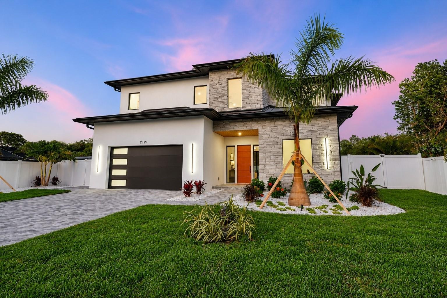 2121 CLEMATIS CT