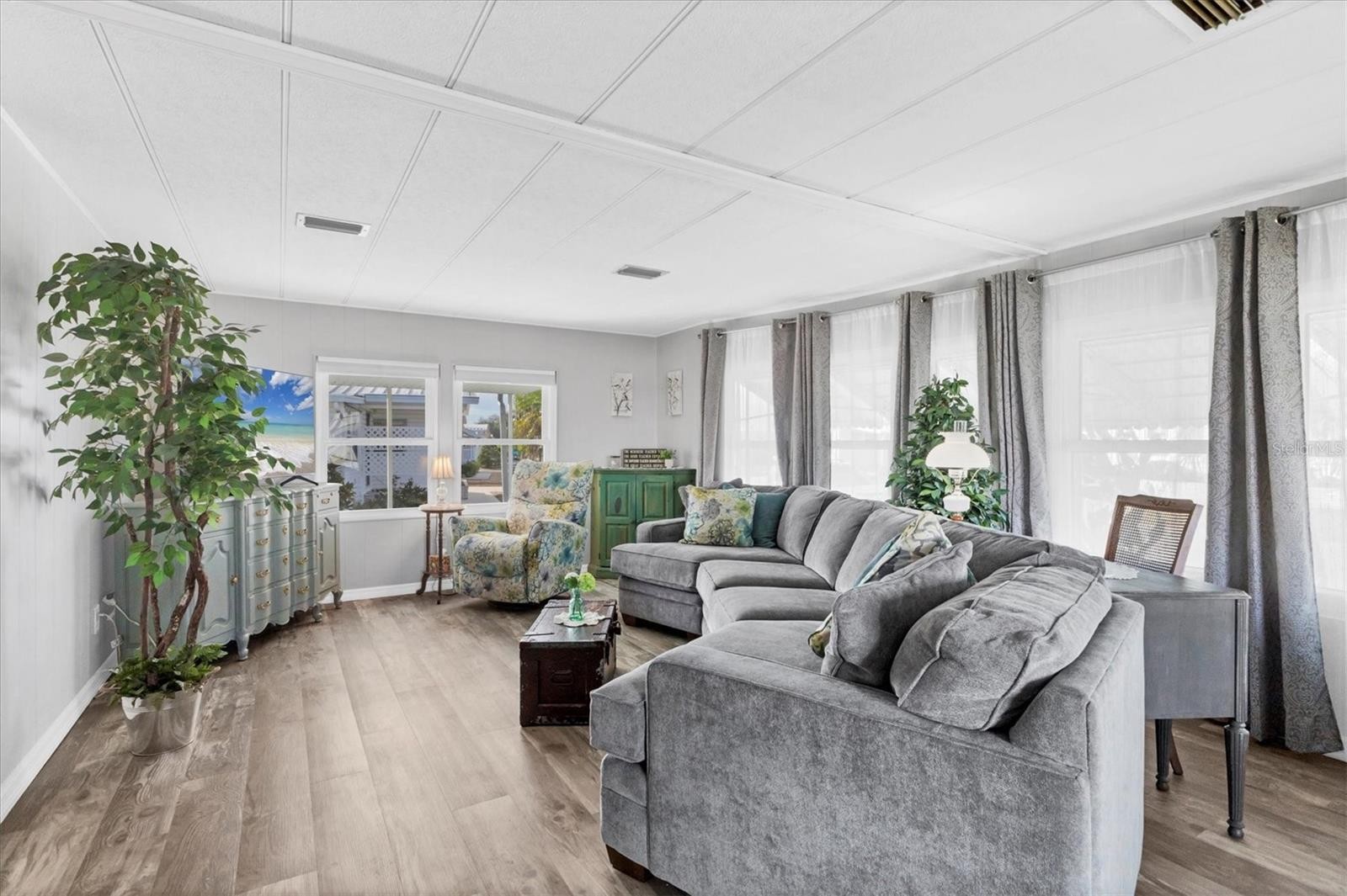 1210 44TH AVENUE DR E