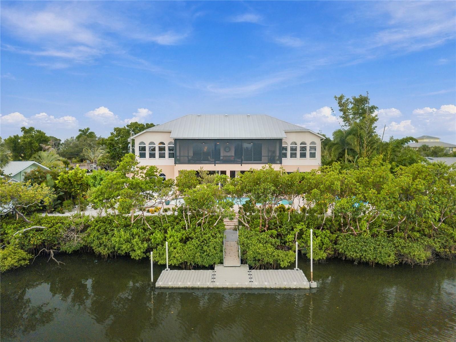 908 BAYSHORE DR