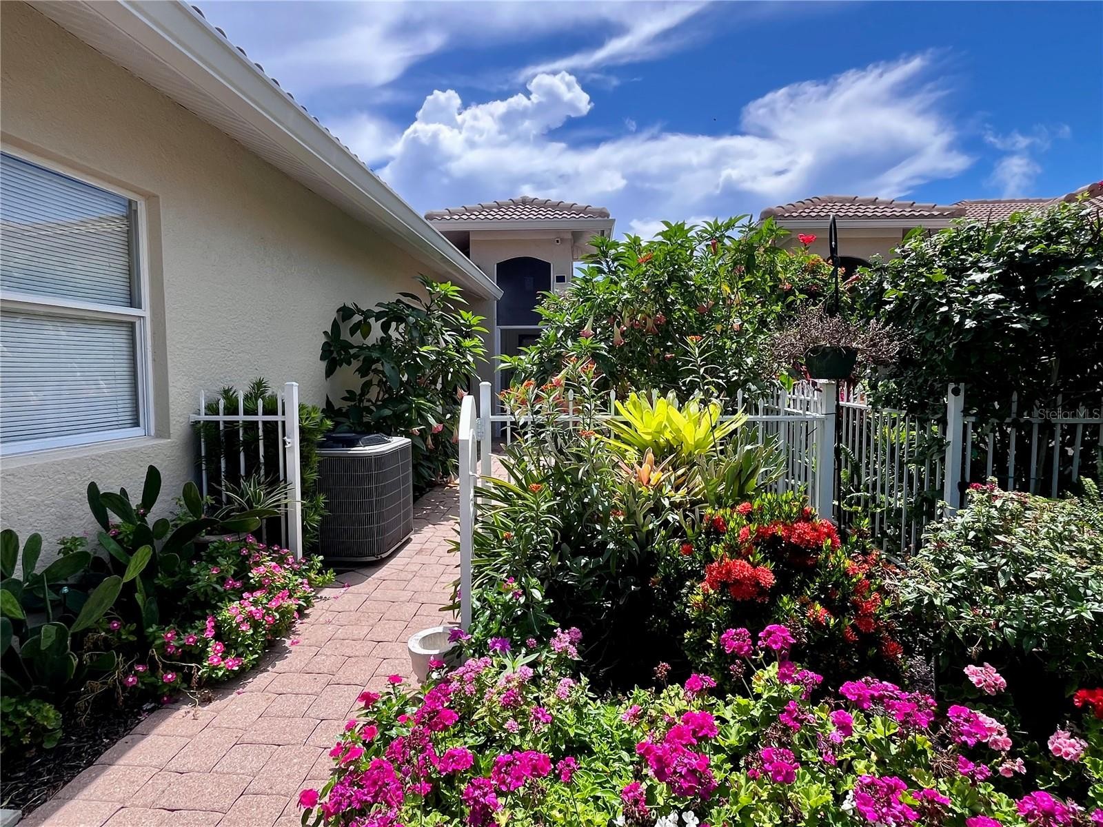 1078 TOPELIS DR