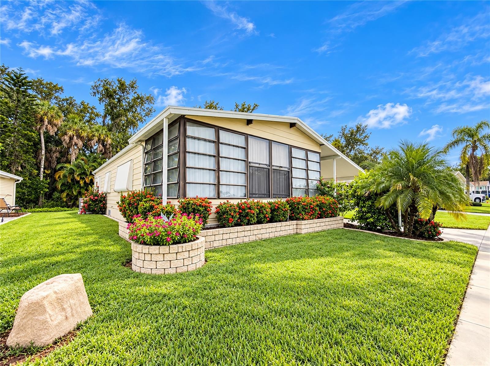 15 MEADOWLARK CIR