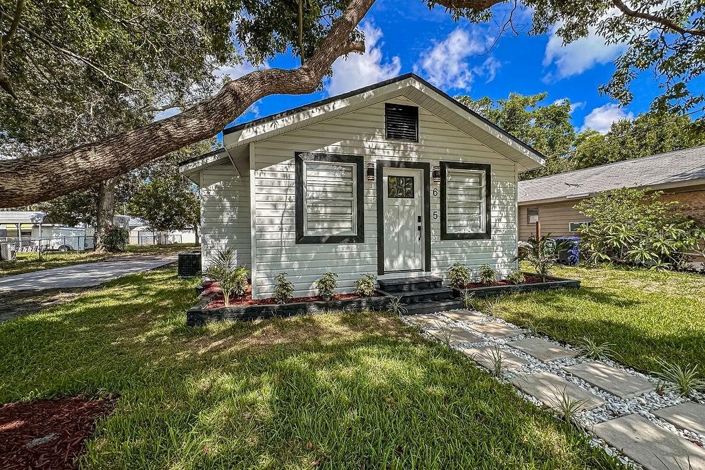 605 15TH AVE W