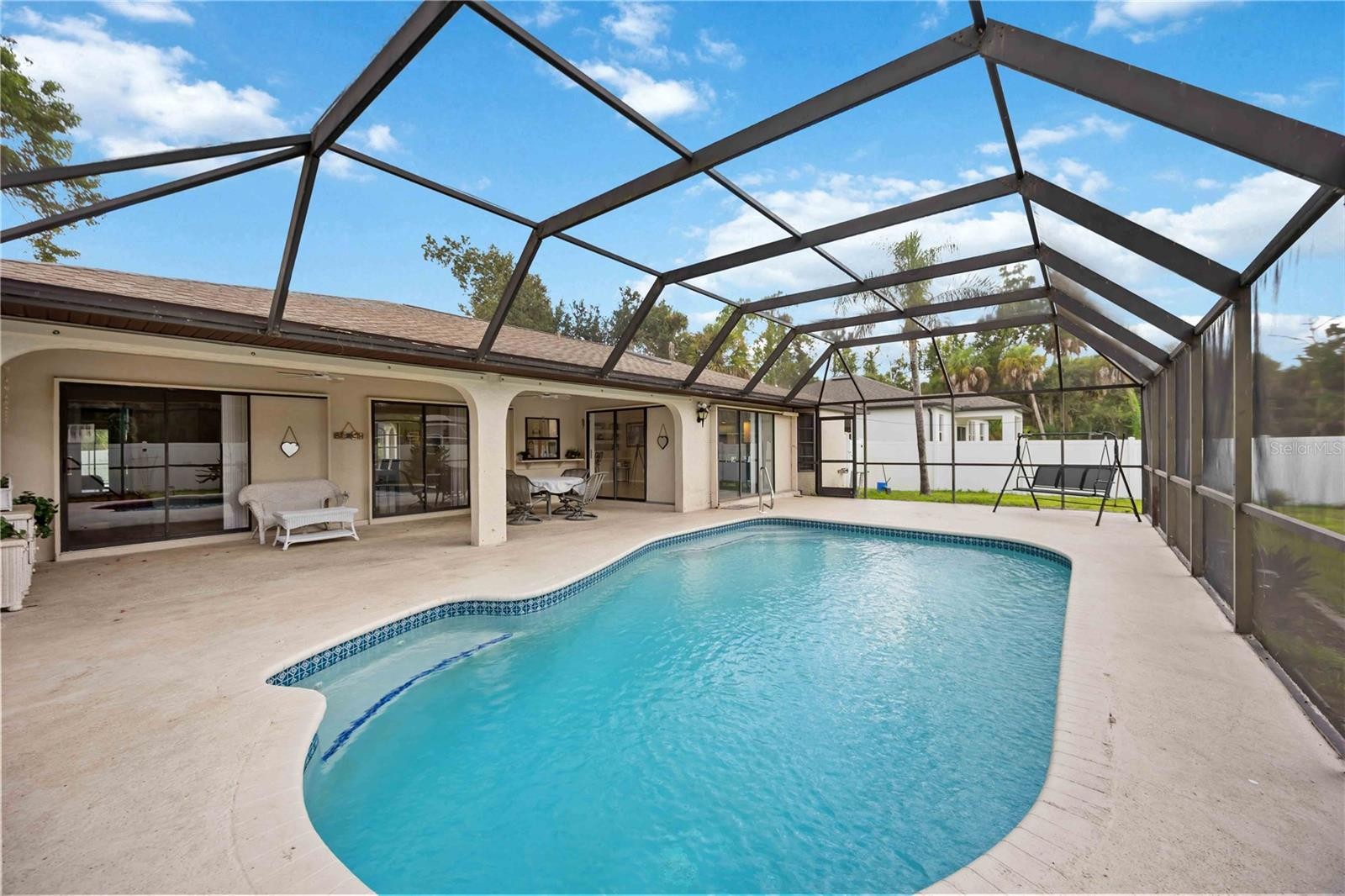 3813 S CRANBERRY BLVD