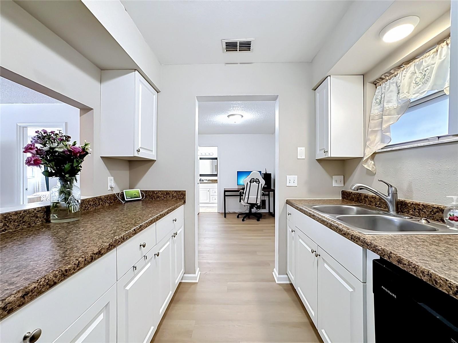 5507 FOUNTAIN LAKE CIR #B206