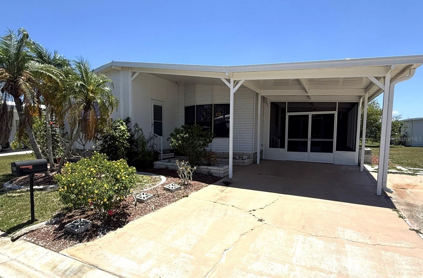 717 RIVERVIEW CIR