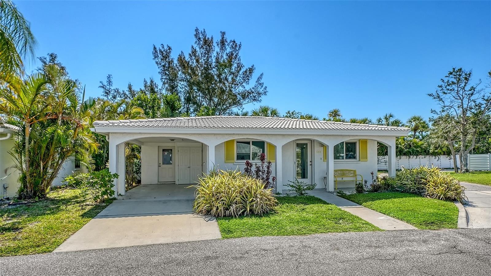 554 SPANISH DR S