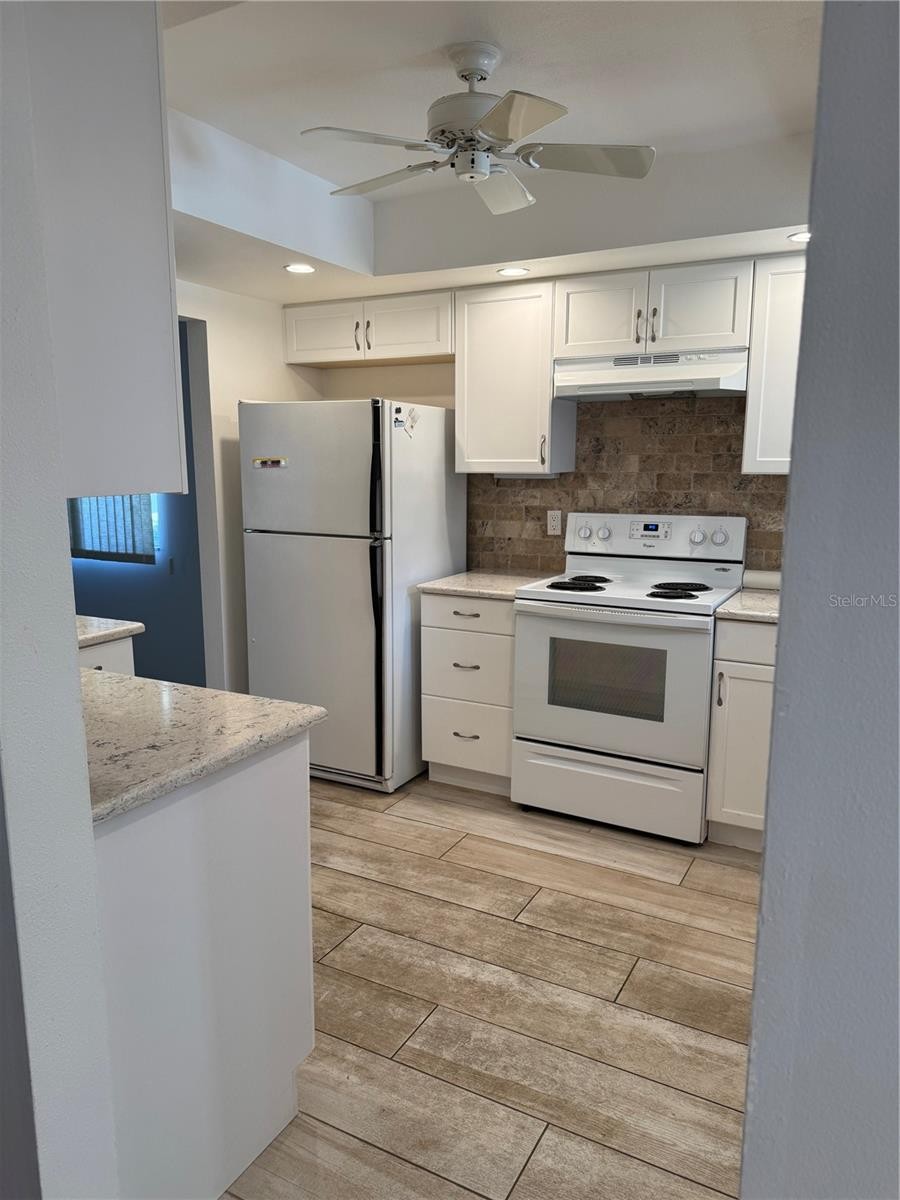 3957 LAKESIDE WAY #143