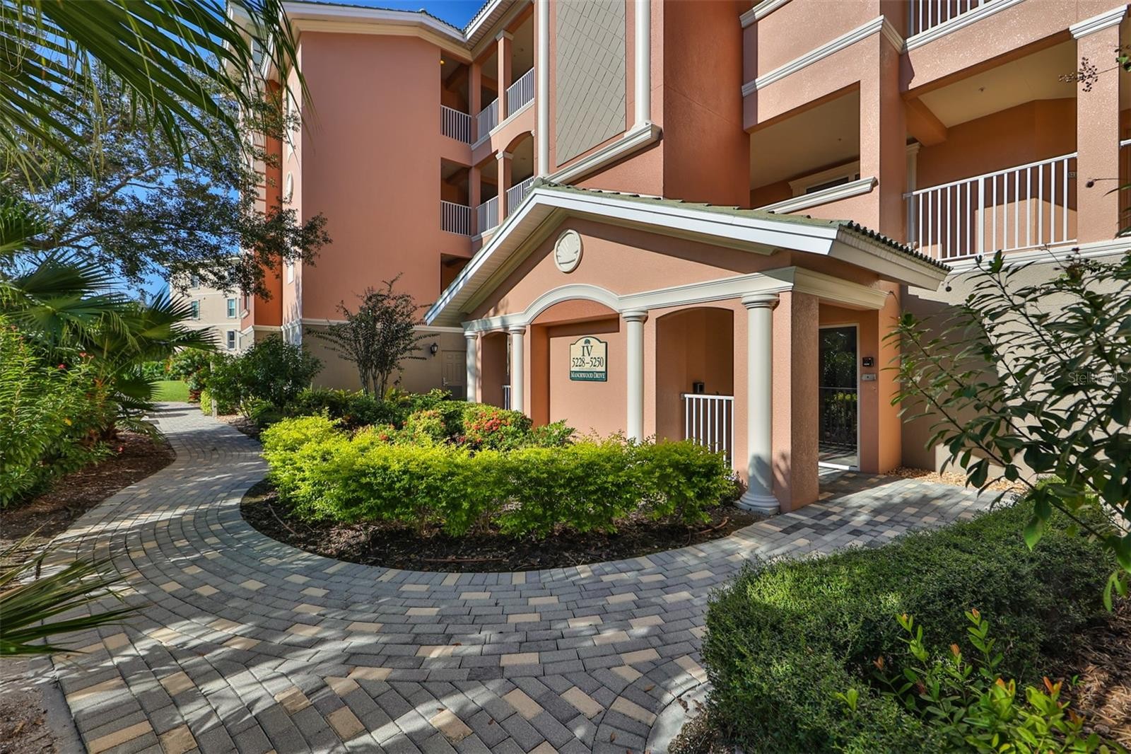 5232 MANORWOOD DR #4