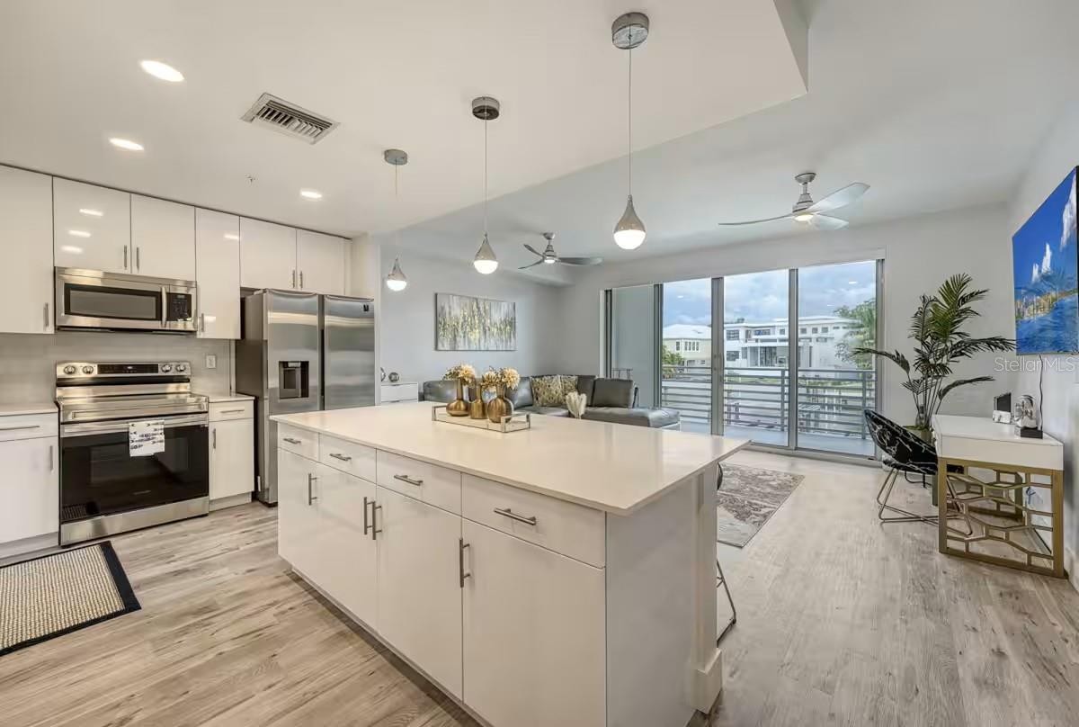 1709 N TAMIAMI TRL #220