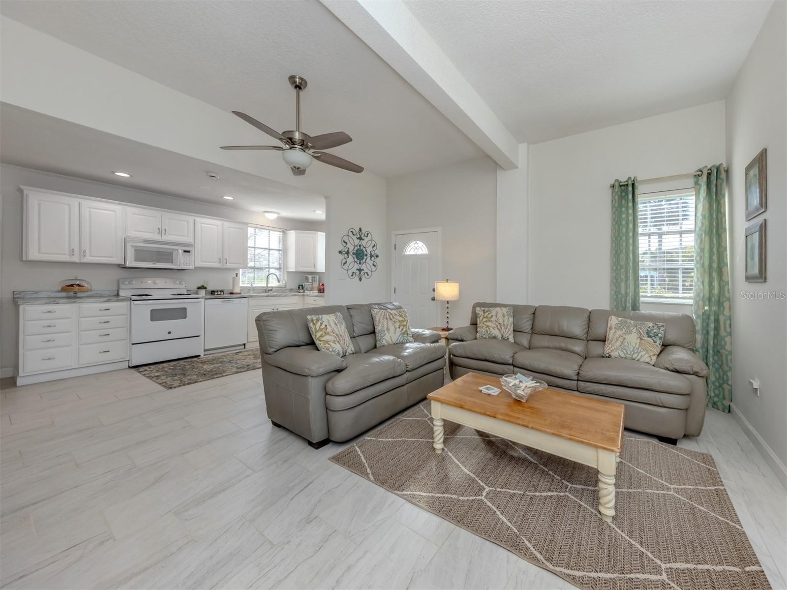 498 BUENA VISTA DR