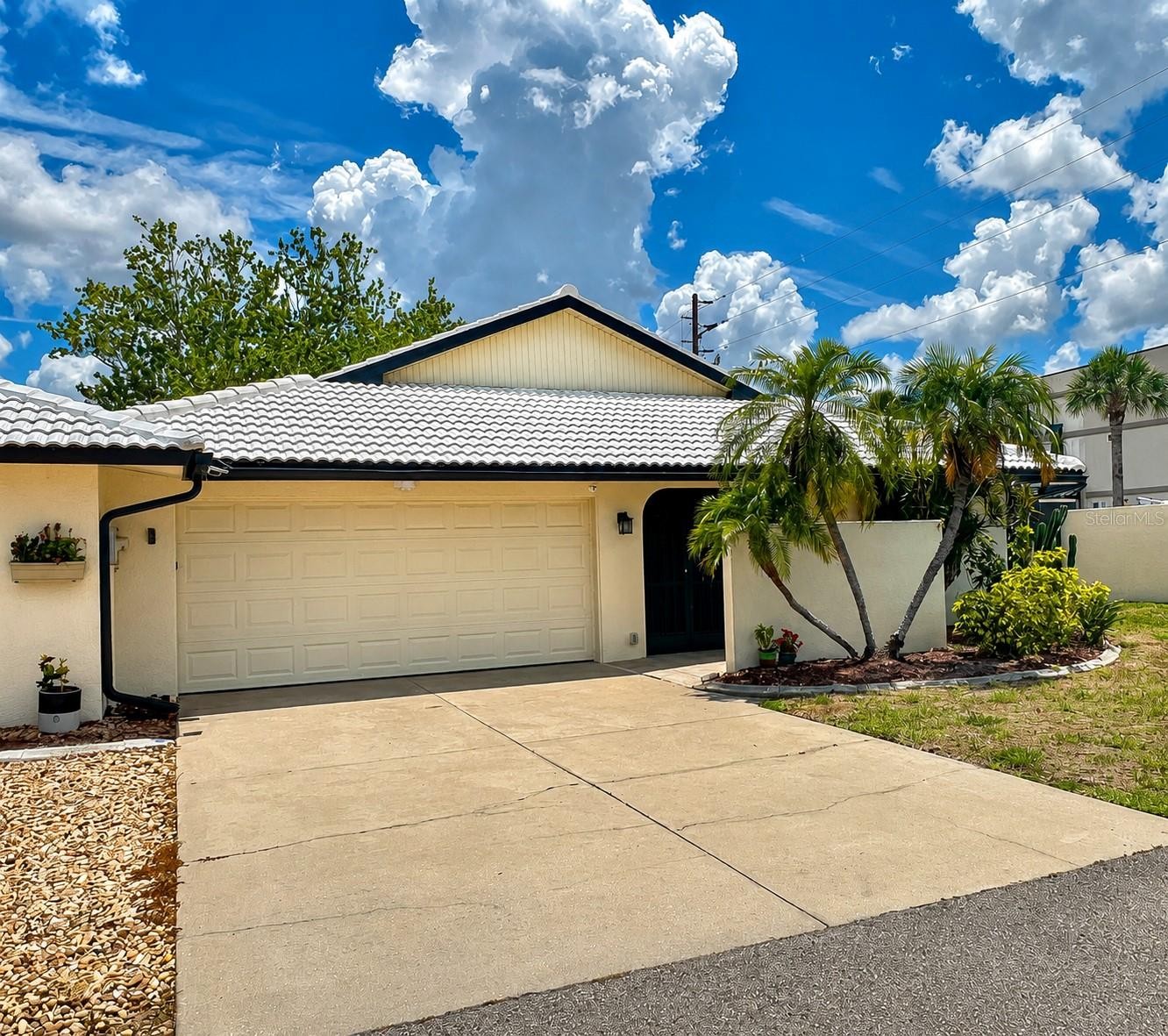 14 IDLE SANDS DR