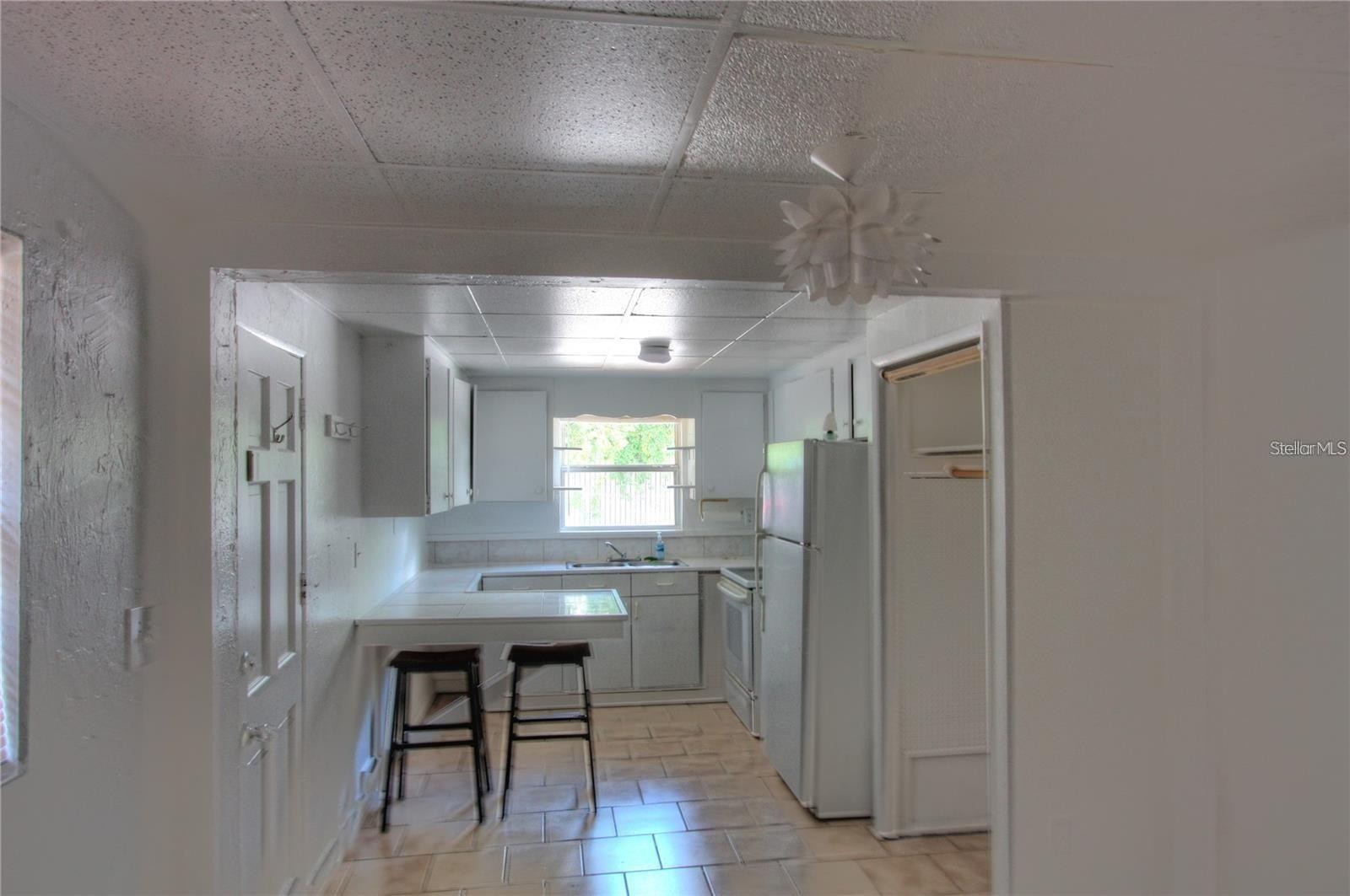 615 SHORE RD #4